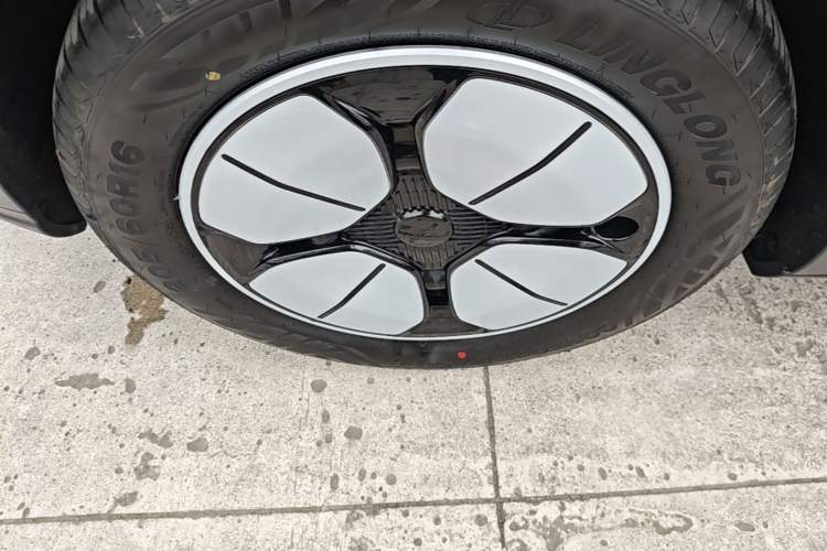 Used Geely Galaxy Geome 2025 310km Youth Edition Left Front Wheel Hub
