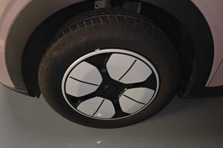 Used Geely Galaxy Geome 2025 310km Youth Edition Left Front Wheel Hub