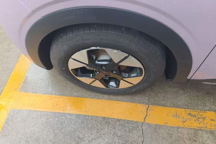 Used Geely Galaxy Geome 2025 UP 410km Exploration Edition Left Front Wheel Hub