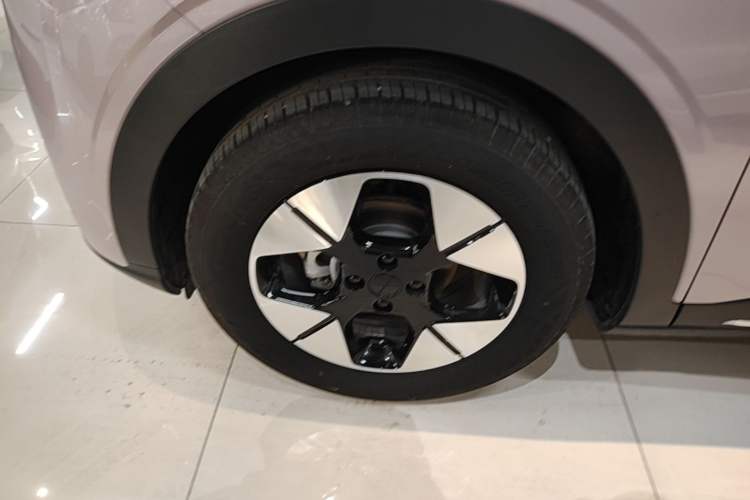 Used Geely Galaxy Geome 2025 UP 410km Exploration Edition Left Front Wheel Hub