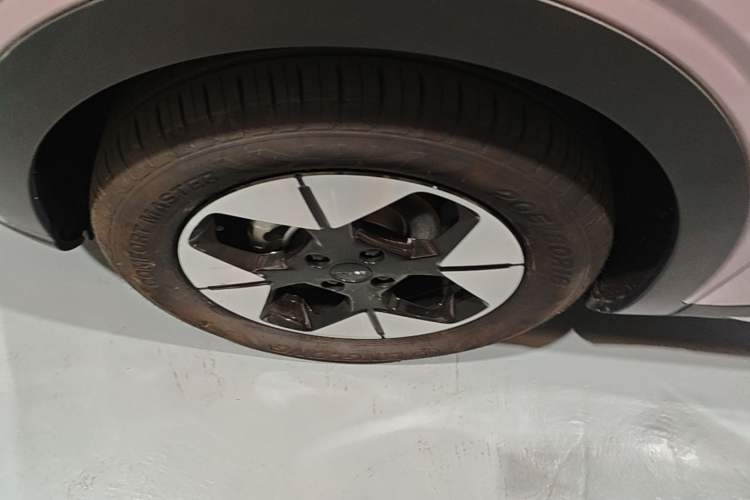 Used Geely Galaxy Geome 2025 310km Dream Edition Left Front Wheel Hub