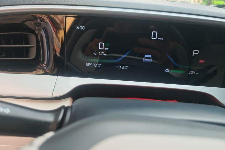 Used Geely Galaxy Geome 2025 410 km Free Version Odometer Close Up