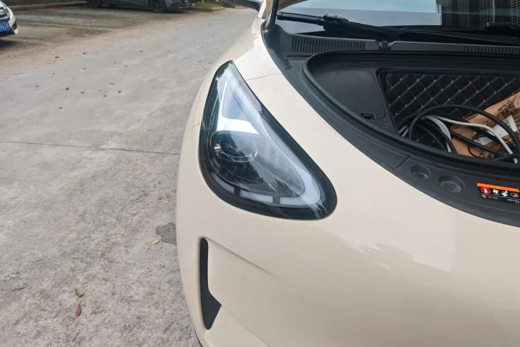 Used Geely Galaxy Geome 2025 410 km Free Version Right Front Headlight