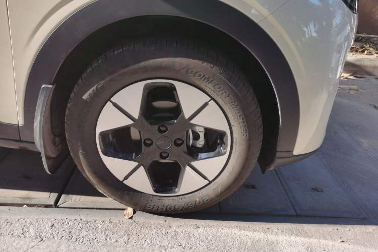 Used Geely Galaxy Geome 2025 UP 410km Exploration Edition Right Front Wheel Hub