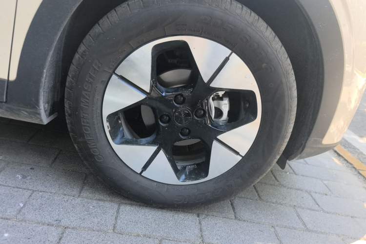 Used Geely Galaxy Geome 2025 UP 410km Exploration Edition Right Front Wheel Hub