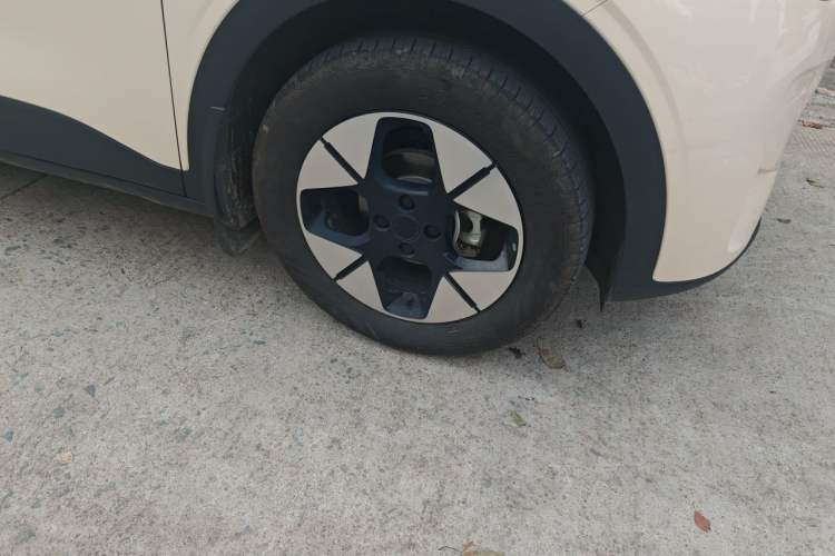 Used Geely Galaxy Geome 2025 410 km Free Version Right Front Wheel Hub