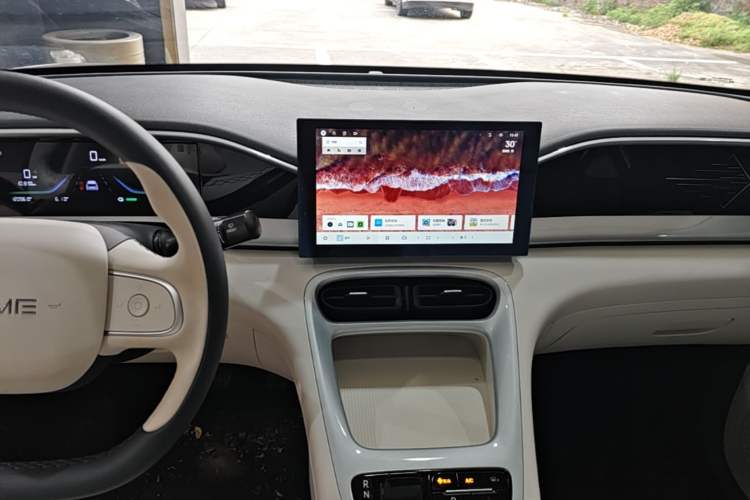 Used Geely Galaxy Geome 2025 310km Dream Edition Audio And AC Panel