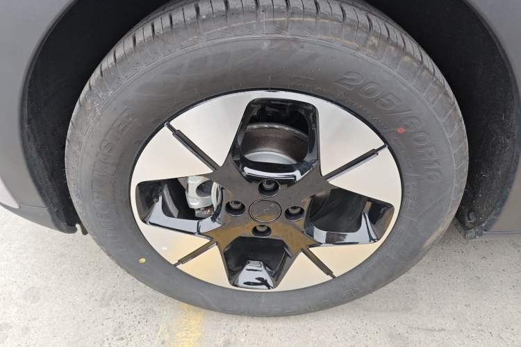 Used Geely Galaxy Geome 2025 UP 410km Exploration Edition Exterior 4