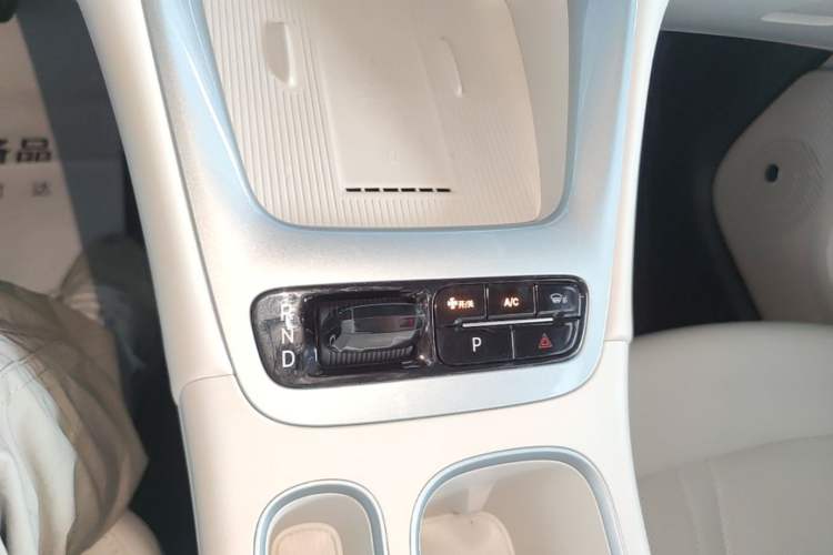 Used Geely Galaxy Geome 2025 UP 410km Exploration+ Edition Gear Lever