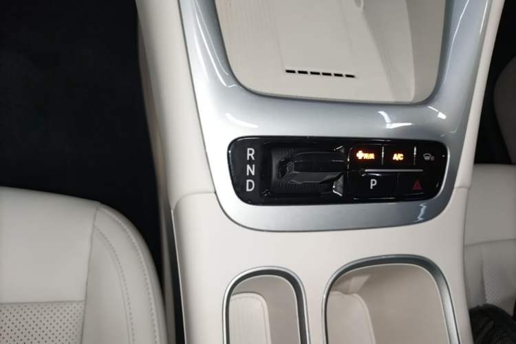 Used Geely Galaxy Geome 2025 UP 410km Exploration Edition Gear Lever