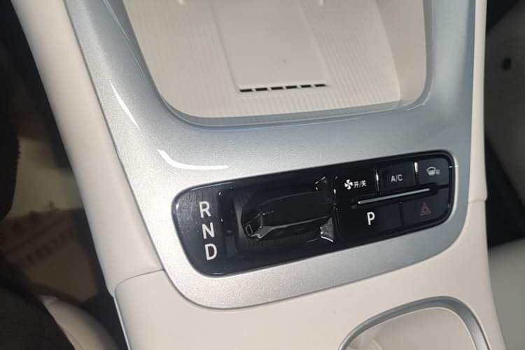 Used Geely Galaxy Geome 2025 UP 410km Exploration Edition Gear Lever