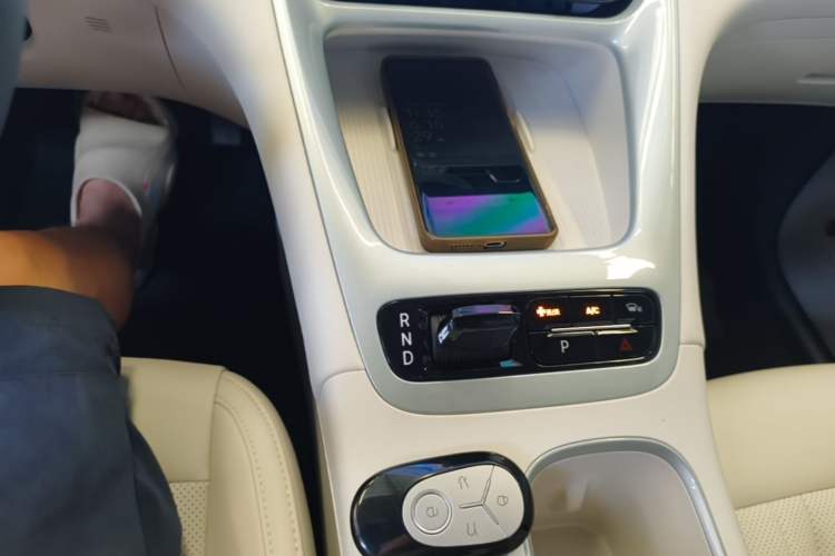 Used Geely Galaxy Geome 2025 UP 410km Exploration+ Edition Gear Lever