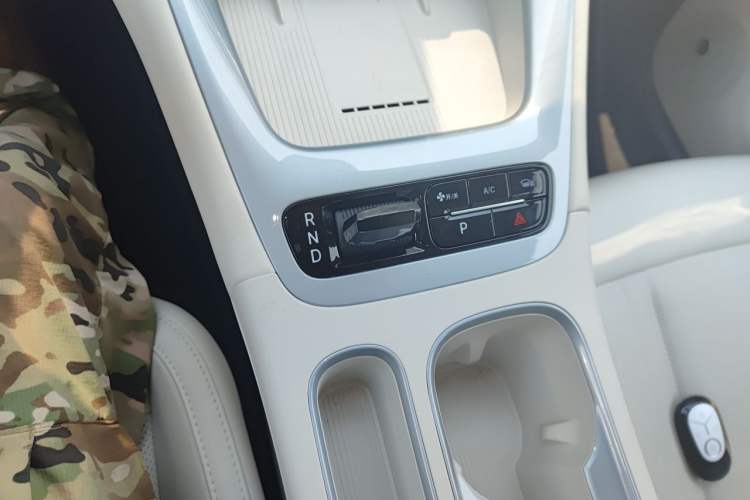 Used Geely Galaxy Geome 2025 UP 410km Exploration+ Edition Gear Lever