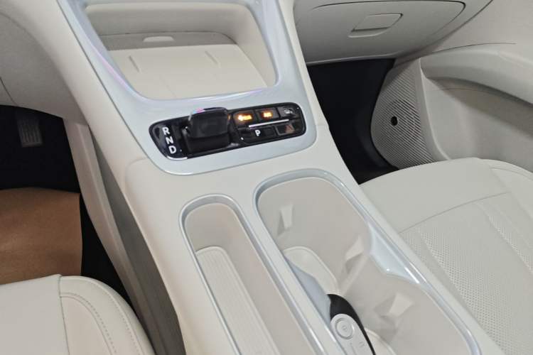 Used Geely Galaxy Geome 2025 UP 410km Exploration Edition Gear Lever