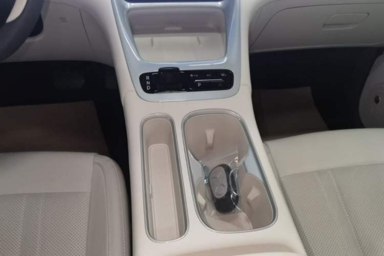 Used Geely Galaxy Geome 2025 UP 410km Exploration Edition Gear Lever