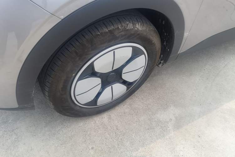 Used Geely Galaxy Geome 2025 310km Youth Edition Left Front Wheel Hub