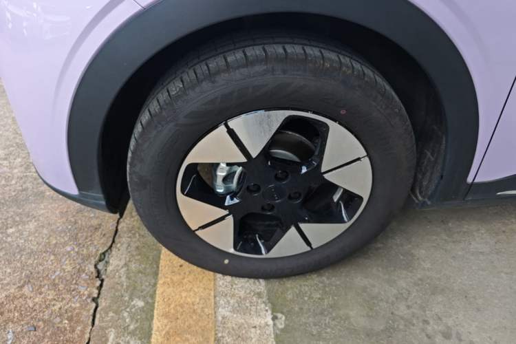 Used Geely Galaxy Geome 2025 UP 410km Exploration Edition Left Front Wheel Hub