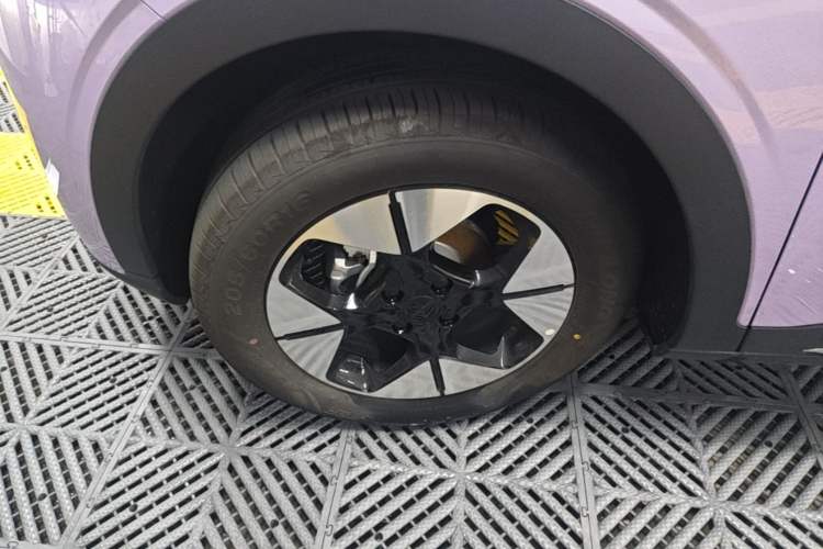 Used Geely Galaxy Geome 2025 410 km Free Version Left Front Wheel Hub