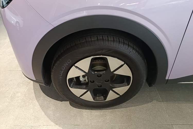 Used Geely Galaxy Geome 2025 UP 410km Exploration+ Edition Left Front Wheel Hub