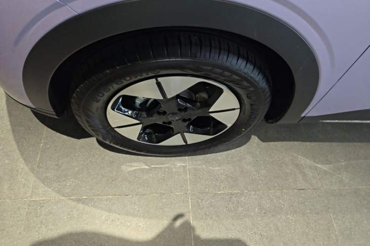 Used Geely Galaxy Geome 2025 UP 410km Exploration+ Edition Left Front Wheel Hub