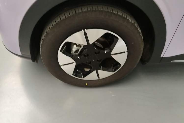 Used Geely Galaxy Geome 2025 UP 410km Exploration+ Edition Left Front Wheel Hub