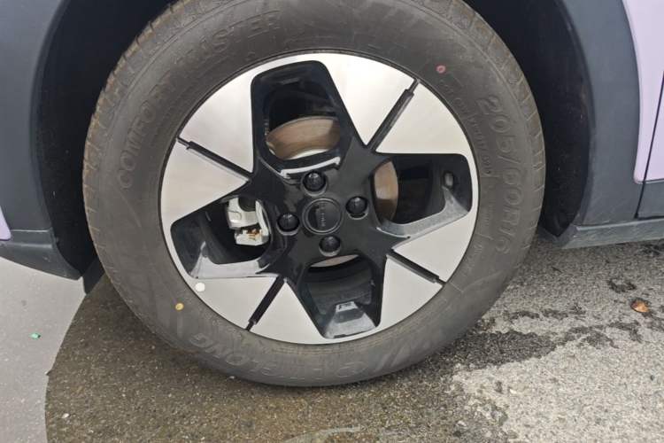 Used Geely Galaxy Geome 2025 410 km Free Version Left Front Wheel Hub