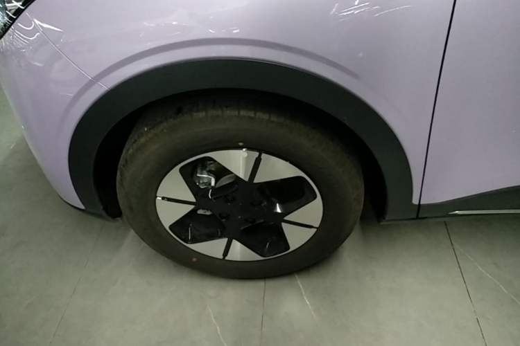 Used Geely Galaxy Geome 2025 UP 410km Exploration+ Edition Left Front Wheel Hub