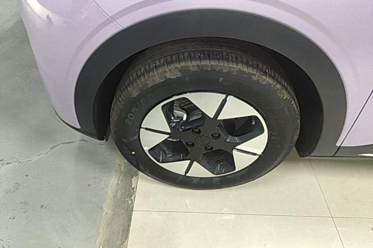 Used Geely Galaxy Geome 2025 UP 410km Exploration Edition Left Front Wheel Hub