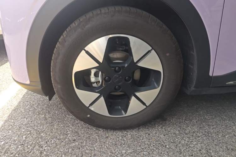 Used Geely Galaxy Geome 2025 UP 410km Exploration+ Edition Left Front Wheel Hub