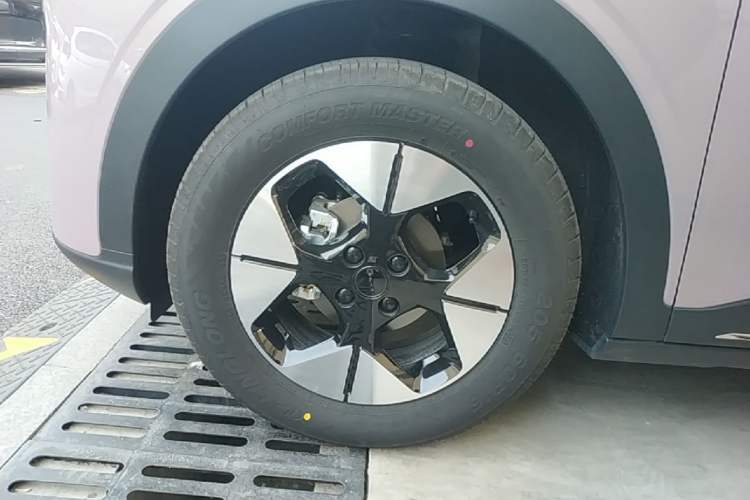 Used Geely Galaxy Geome 2025 310km Dream Edition Left Front Wheel Hub