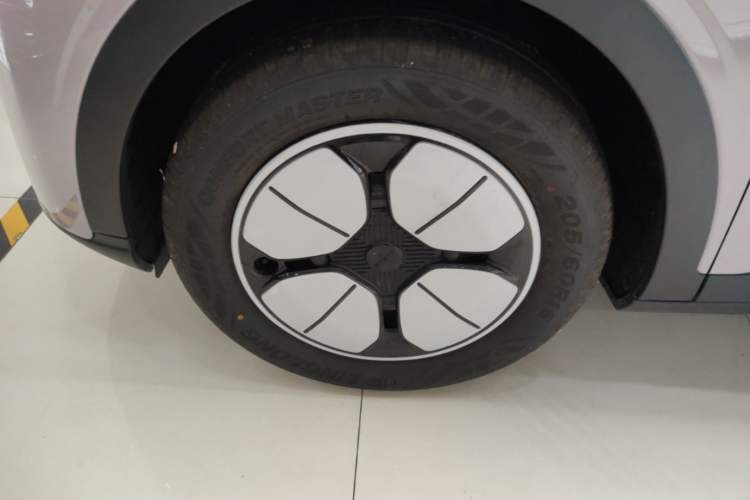 Used Geely Galaxy Geome 2025 410 km Free Version Left Front Wheel Hub