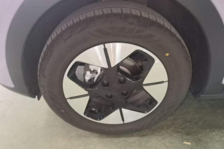Used Geely Galaxy Geome 2025 UP 410km Exploration Edition Left Front Wheel Hub