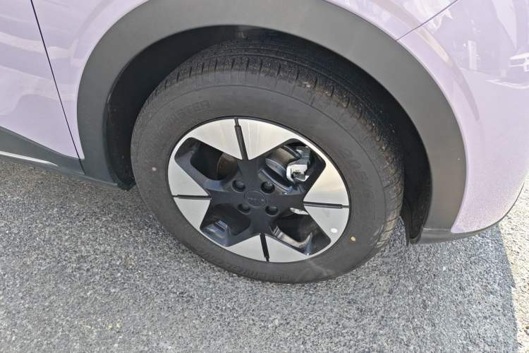 Used Geely Galaxy Geome 2025 UP 410km Exploration+ Edition Right Front Wheel Hub
