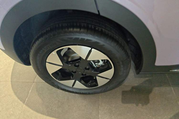 Used Geely Galaxy Geome 2025 UP 410km Exploration+ Edition Right Rear Wheel Hub