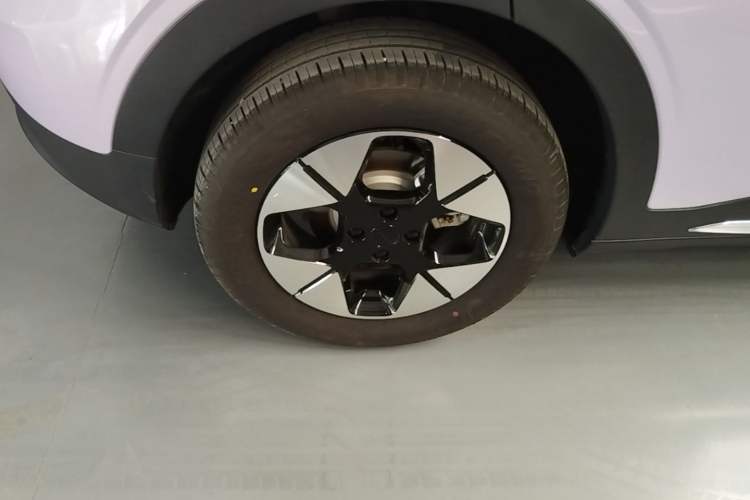 Used Geely Galaxy Geome 2025 UP 410km Exploration+ Edition Right Rear Wheel Hub