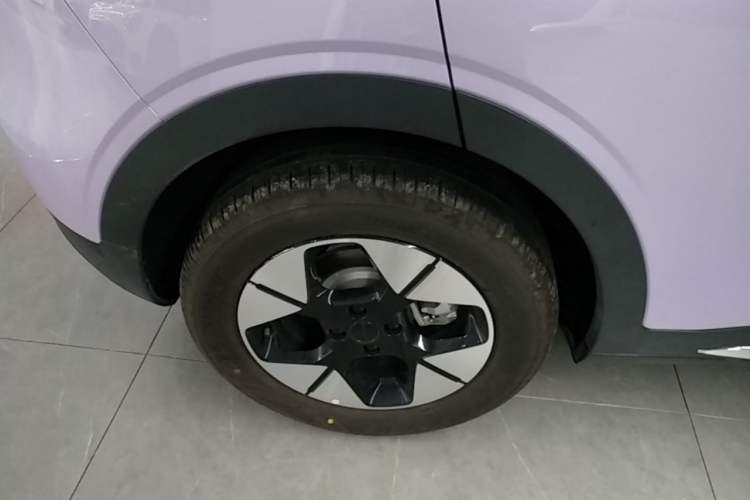 Used Geely Galaxy Geome 2025 UP 410km Exploration+ Edition Right Rear Wheel Hub