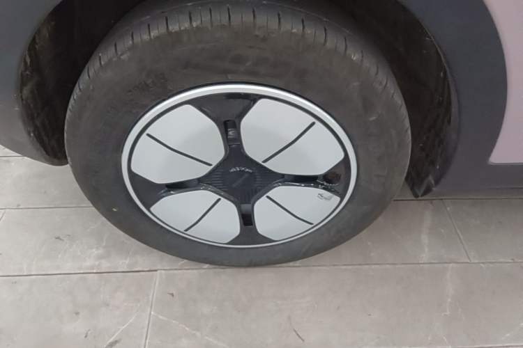 Used Geely Galaxy Geome 2025 310km Youth Edition Right Rear Wheel Hub
