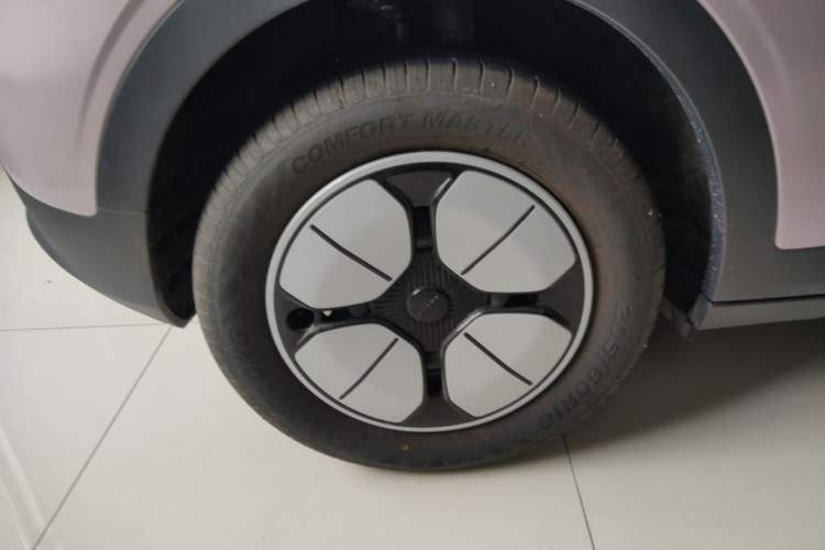 Used Geely Galaxy Geome 2025 410 km Free Version Right Rear Wheel Hub