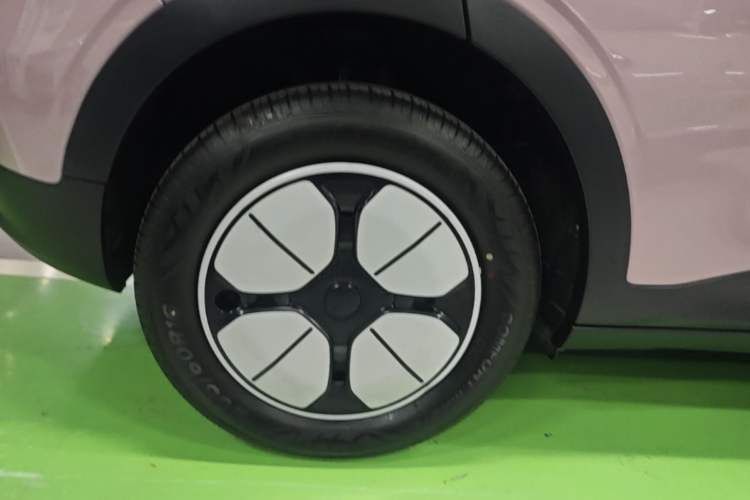 Used Geely Galaxy Geome 2025 310km Youth Edition Right Rear Wheel Hub