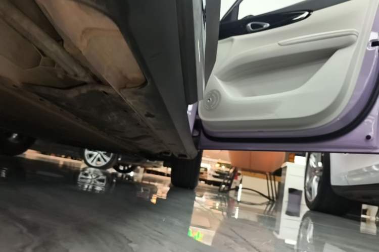 Used Geely Galaxy Geome 2025 UP 410km Exploration+ Edition Right Side Sill