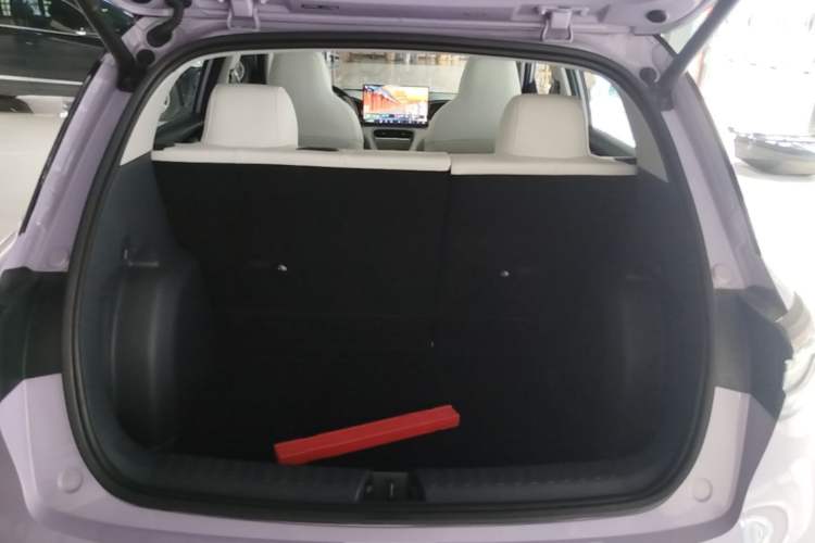 Used Geely Galaxy Geome 2025 410 km Free Version Trunk