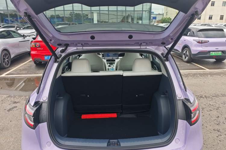 Used Geely Galaxy Geome 2025 410 km Free Version Trunk