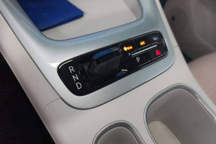 Used Geely Galaxy Geome 2025 UP 410km Exploration Edition Gear Lever