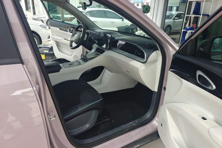 Used Geely Galaxy Geome 2025 310km Youth Edition Interior 4