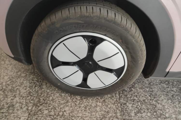 Used Geely Galaxy Geome 2025 310km Youth Edition Left Front Wheel Hub