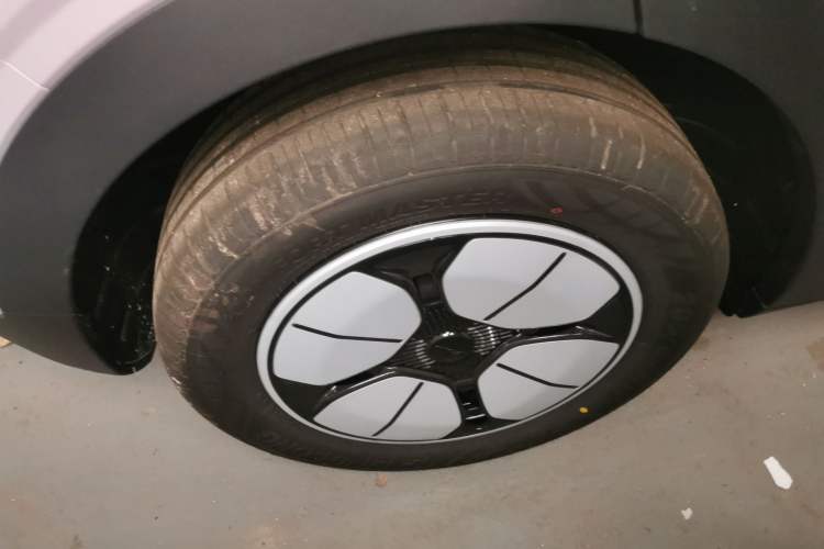 Used Geely Galaxy Geome 2025 310km Youth Edition Right Rear Wheel Hub
