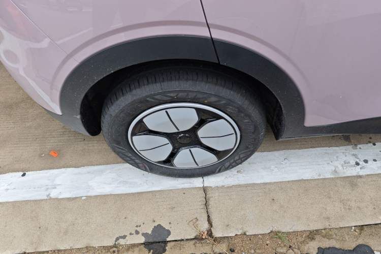 Used Geely Galaxy Geome 2025 310km Youth Edition Right Rear Wheel Hub