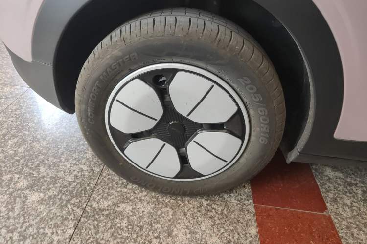 Used Geely Galaxy Geome 2025 310km Youth Edition Right Rear Wheel Hub