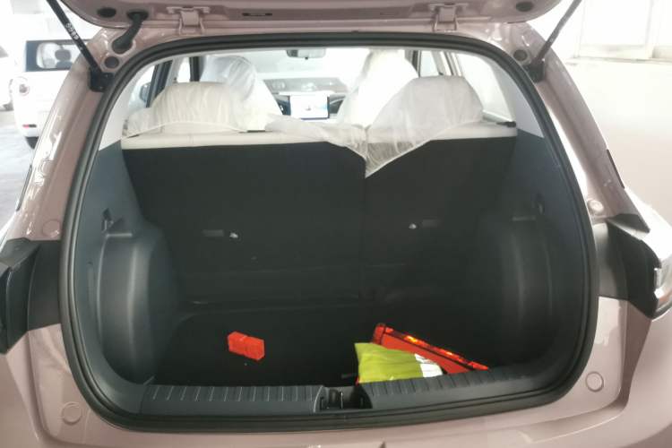 Used Geely Galaxy Geome 2025 310km Youth Edition Trunk