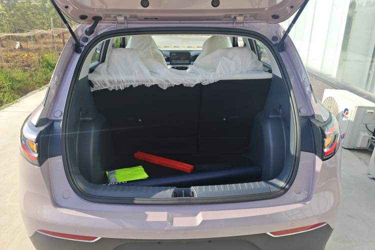 Used Geely Galaxy Geome 2025 310km Youth Edition Trunk